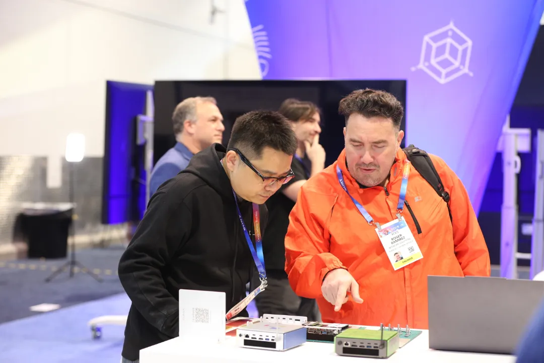 Customers discussing Emdoor AI glasses features live Customers discussing Emdoor AI glasses features live