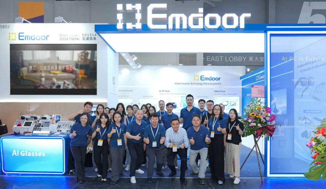 Emdoor staff took a group photo Emdoor staff took a group photo