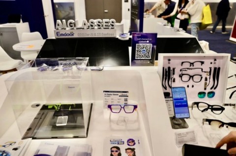 EmdoorVR AI smart glasses with Qualcomm AR1 chip, lifestyle fashion shot. EmdoorVR AI smart glasses with Qualcomm AR1 chip, lifestyle fashion shot.