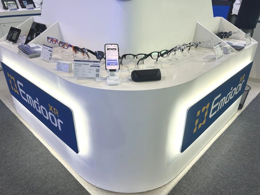 The AI Camera Glasses The AI Camera Glasses: Vision Meets Intelligence