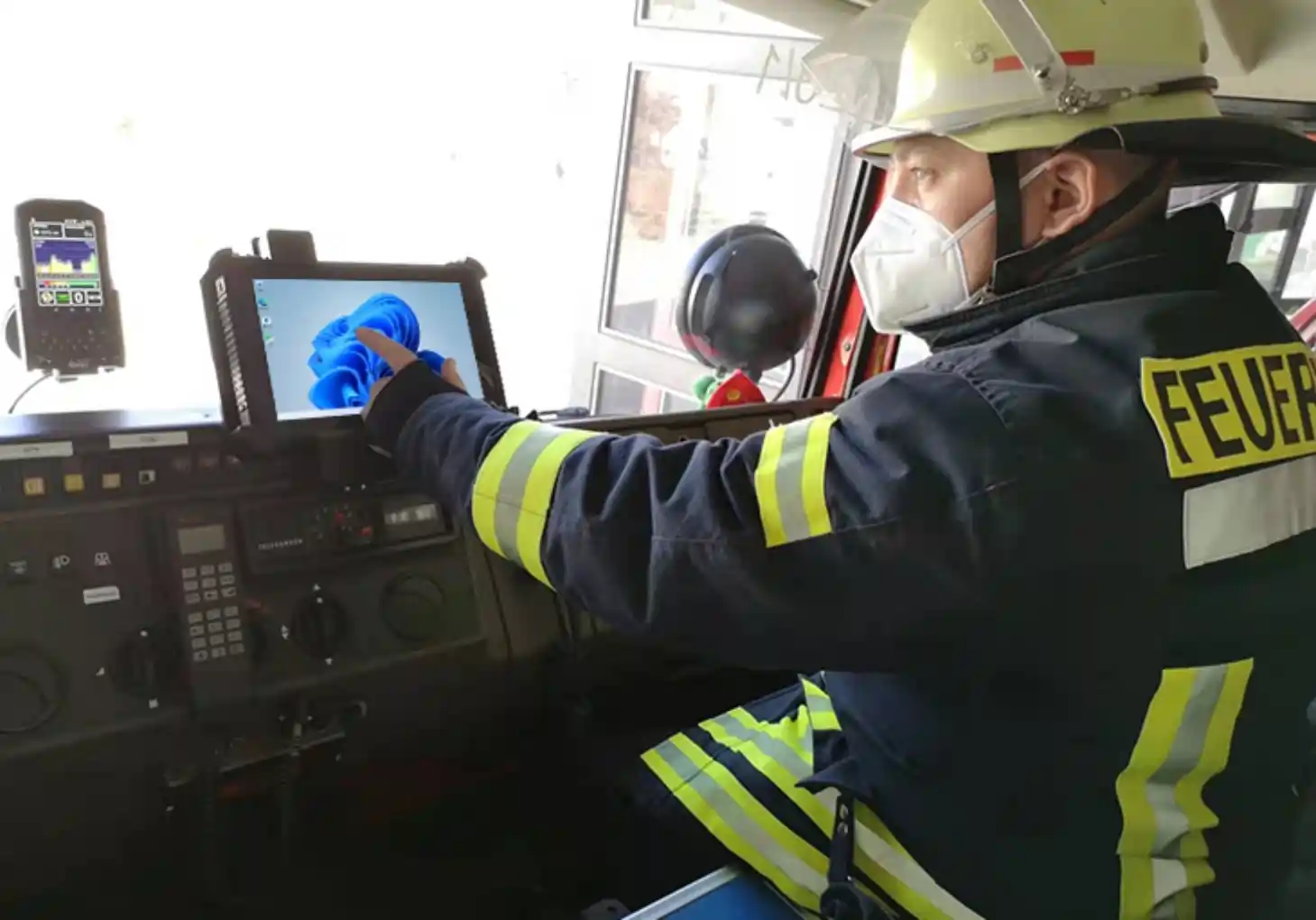 the-importance-of-vehicle-mounted-tablet-in-the-intelligent-forklift-industry-2.webp the-importance-of-vehicle-mounted-tablet-in-the-intelligent-forklift-industry-2.webp