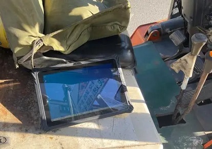resistive-_vs-capacitive-touch-screen.jpg resistive-_vs-capacitive-touch-screen.jpg